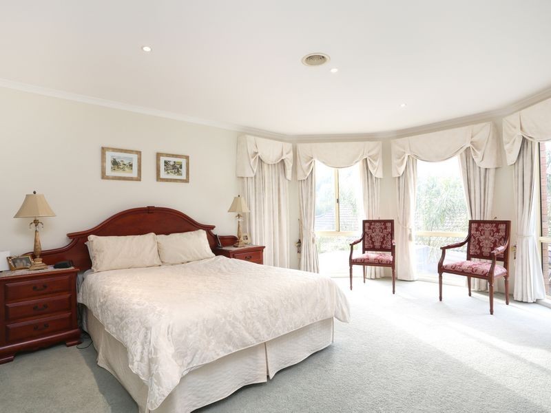 24 Waradgery Drive, Rowville VIC 3178