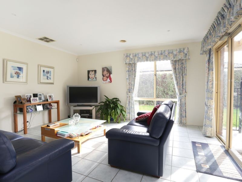 24 Waradgery Drive, Rowville VIC 3178