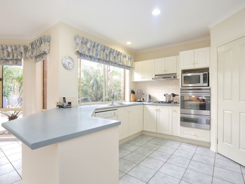 24 Waradgery Drive, Rowville VIC 3178