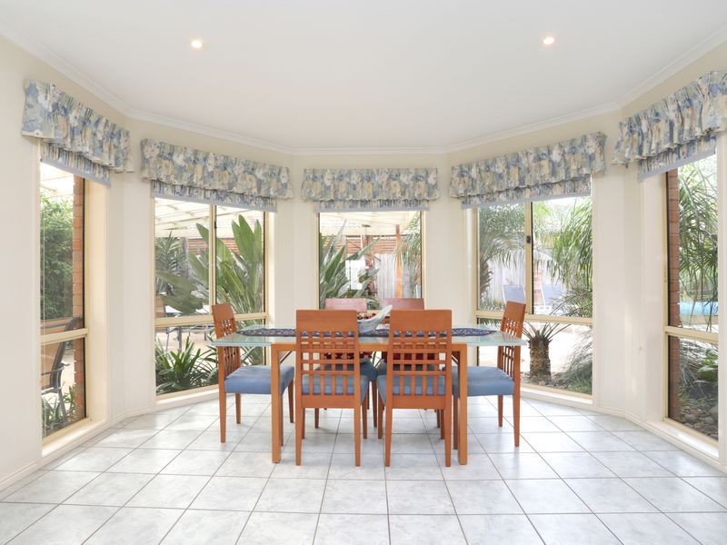 24 Waradgery Drive, Rowville VIC 3178