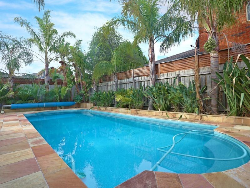 24 Waradgery Drive, Rowville VIC 3178