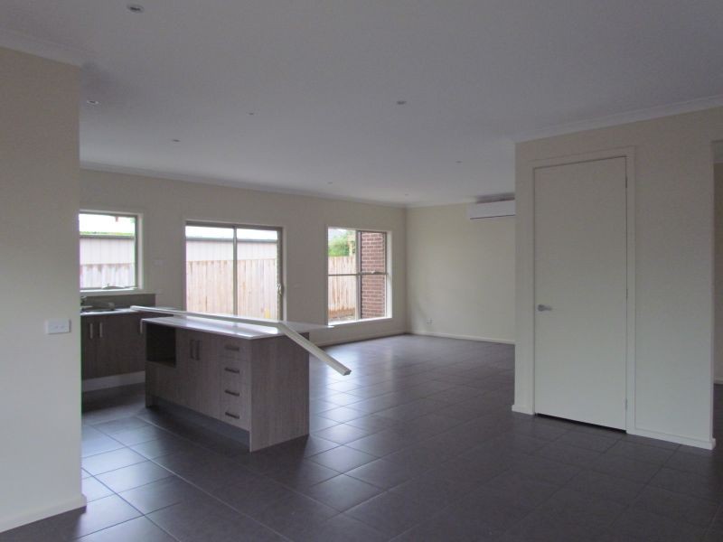 2/286 Dandelion Drive, Rowville VIC 3178