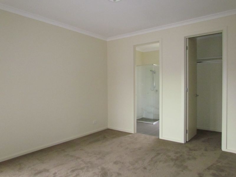2/286 Dandelion Drive, Rowville VIC 3178