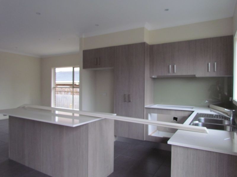 2/286 Dandelion Drive, Rowville VIC 3178