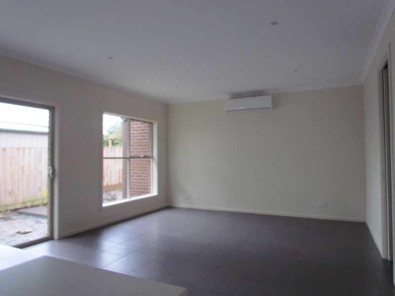 2/286 Dandelion Drive, Rowville VIC 3178