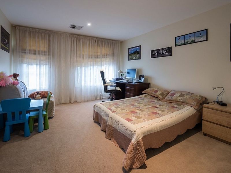 1/4 Hillview Avenue, Rowville VIC 3178