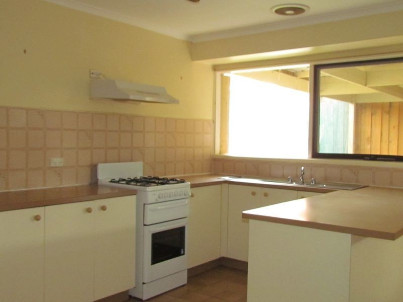 1 Spruce Drive, Rowville VIC 3178