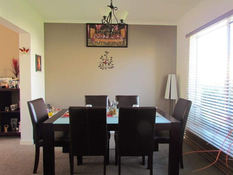 114 Sovereign Manors Crescent, Rowville VIC 3178