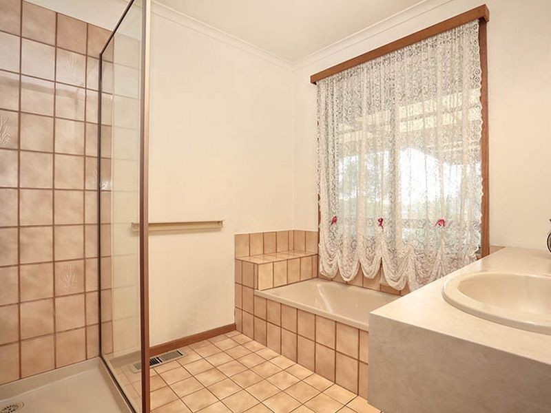 13 Mantung Cres, Rowville VIC 3178