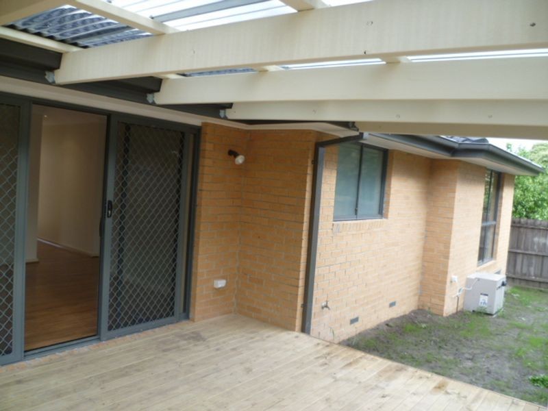 2/24 Illawara Crescent, Bayswater North VIC 3153