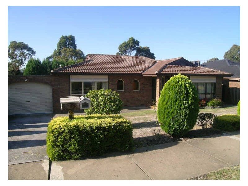 27 Endeavour Crescent, Endeavour Hills VIC 3802
