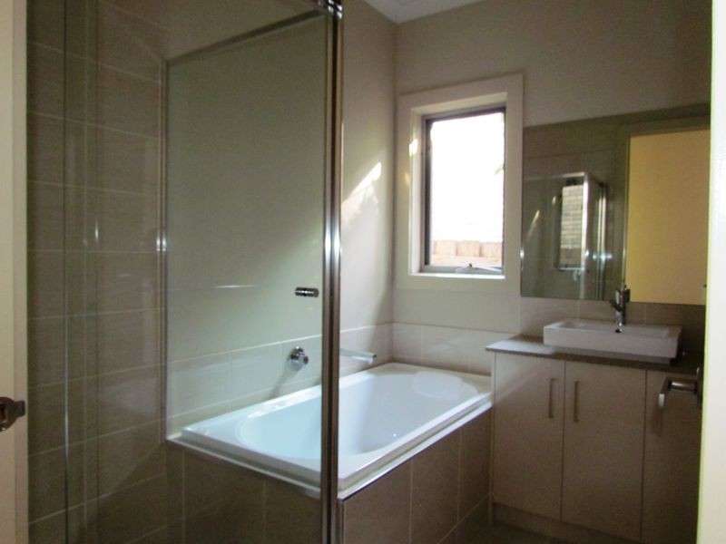 2/872 Waverley Road, Wheelers Hill VIC 3150