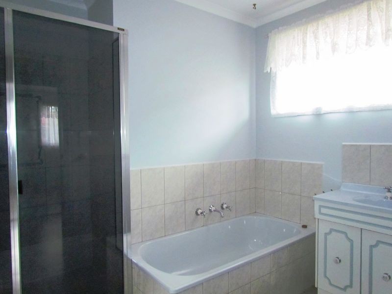 11 Surat Place, Rowville VIC 3178