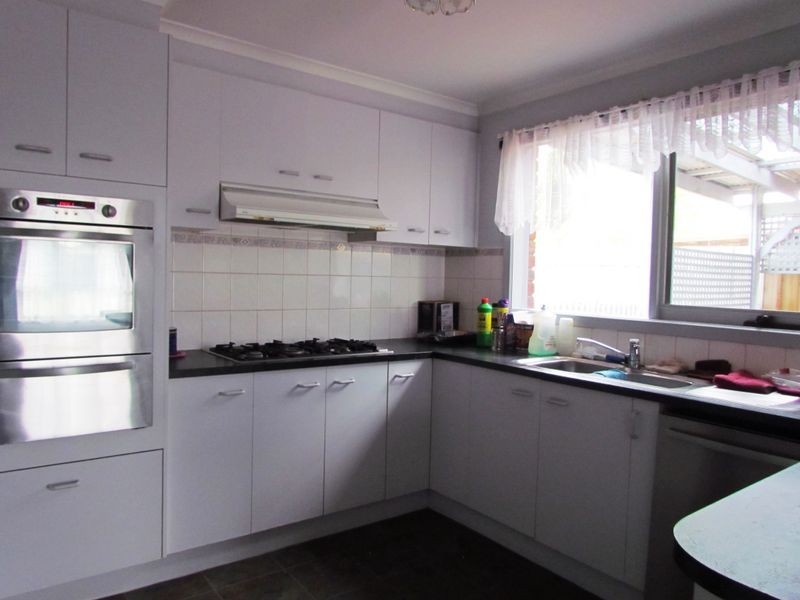 11 Surat Place, Rowville VIC 3178