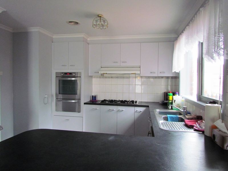 11 Surat Place, Rowville VIC 3178