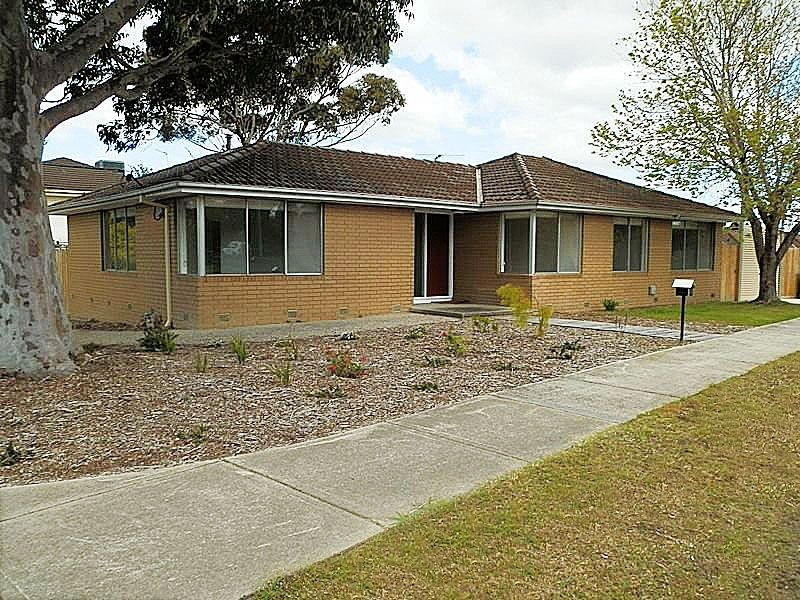 4 Essex Park Drive, Endeavour Hills VIC 3802