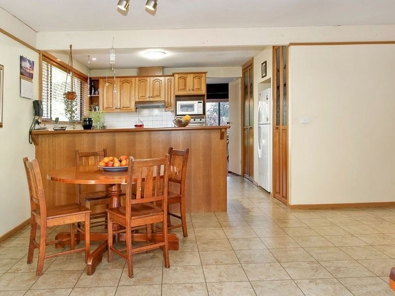 24 Deschamp Crescent, Rowville VIC 3178