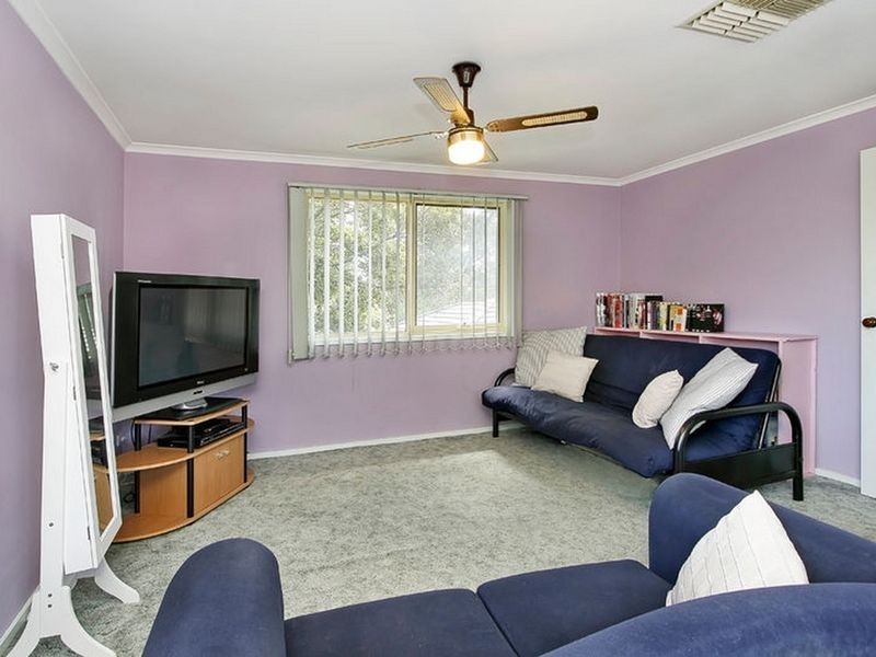 24 Deschamp Crescent, Rowville VIC 3178