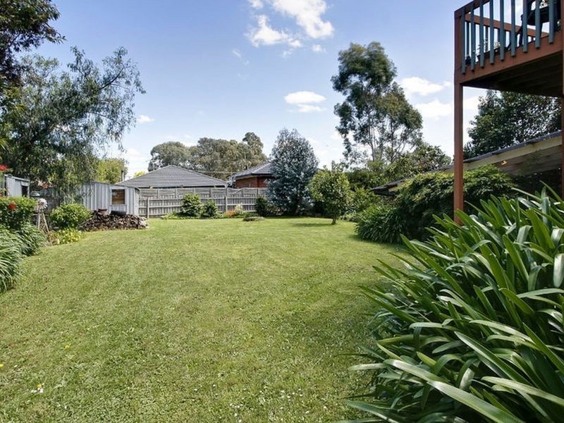 24 Deschamp Crescent, Rowville VIC 3178