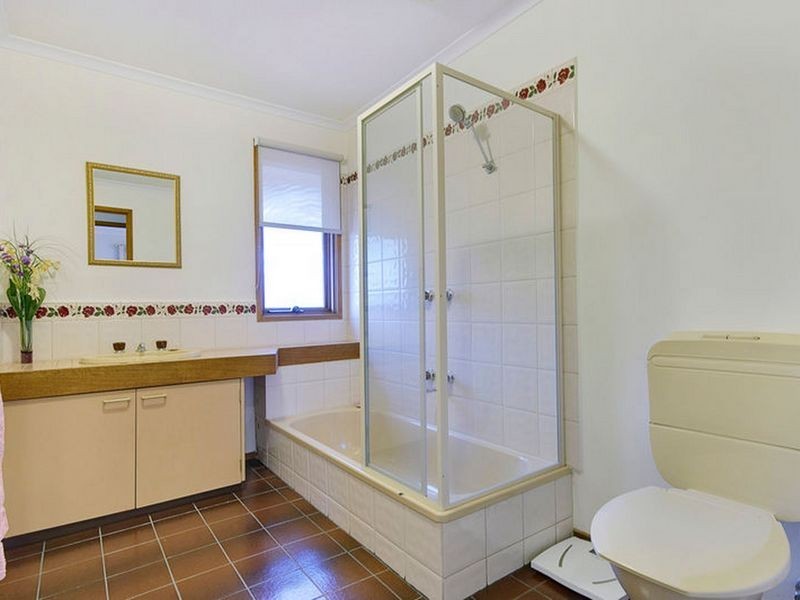 1/2 Snowgum Close, Rowville VIC 3178