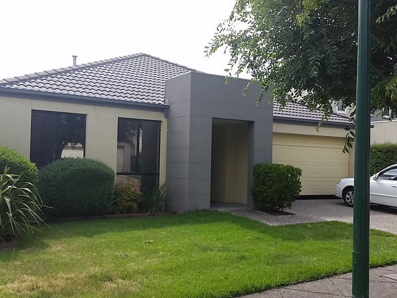 98 Sovereign Manors Crescent, Rowville VIC 3178