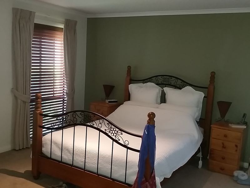 98 Sovereign Manors Crescent, Rowville VIC 3178