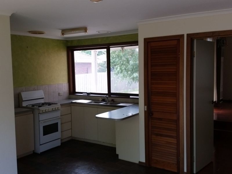 17 Sullivan Avenue, Lysterfield VIC 3156