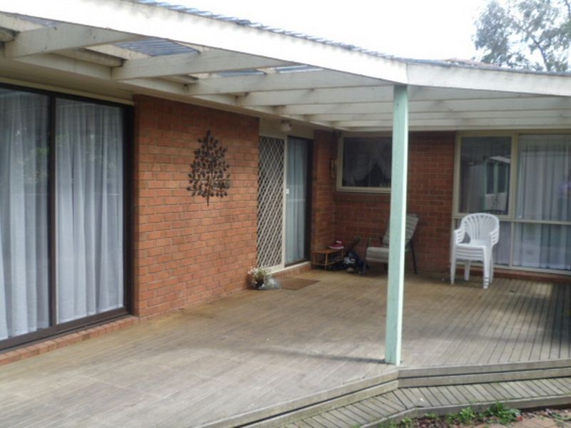 10 Clondara Drive, Rowville VIC 3178