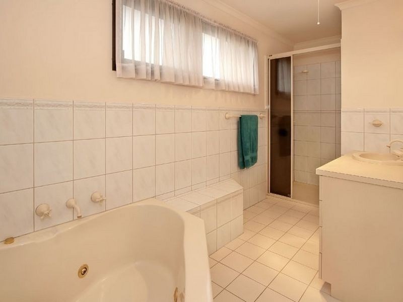 35 Cardinia Way, Rowville VIC 3178