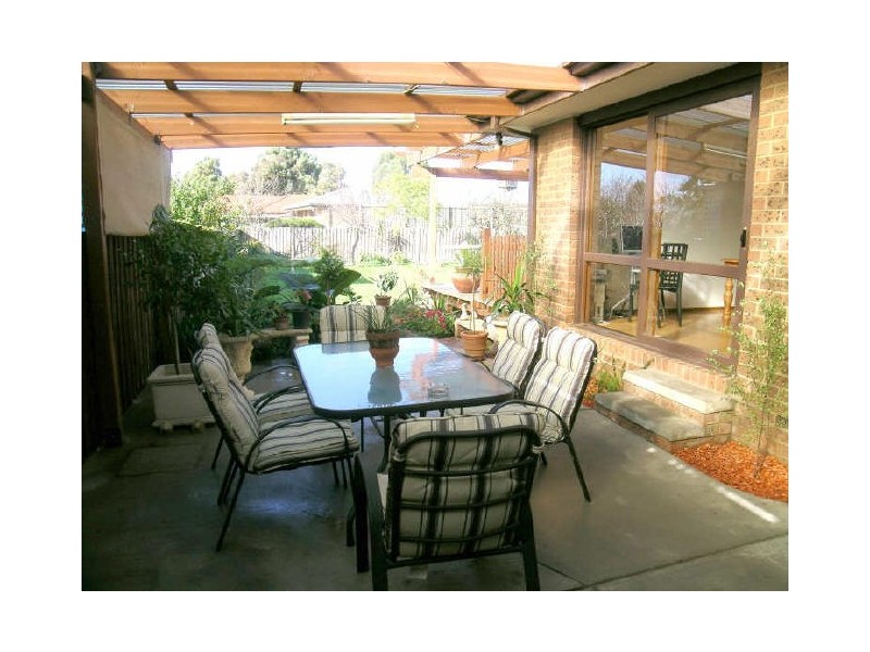 128 Dandelion Drive, Rowville VIC 3178