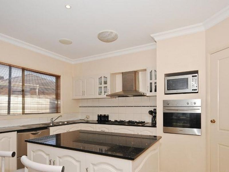 2 Subzero Close, Rowville VIC 3178