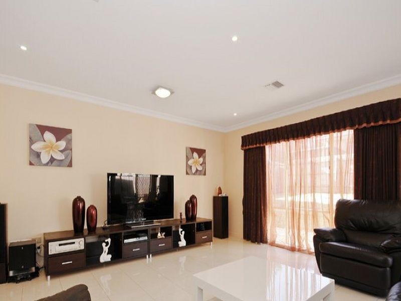 2 Subzero Close, Rowville VIC 3178