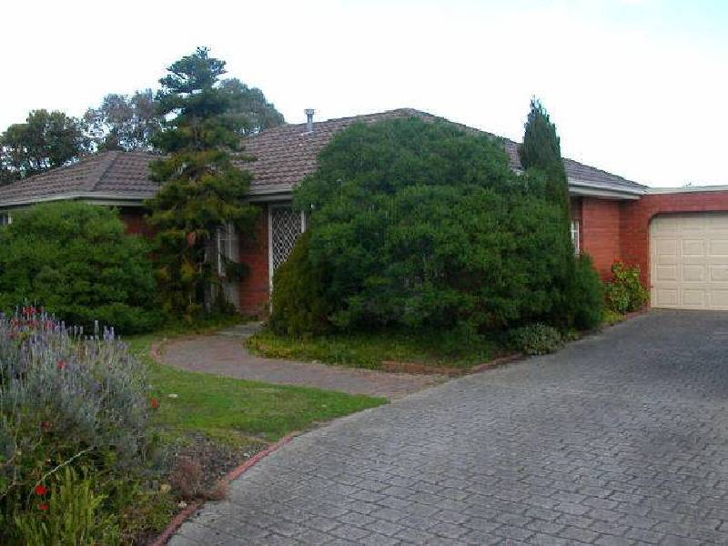 2 Fernlea Avenue, Rowville VIC 3178