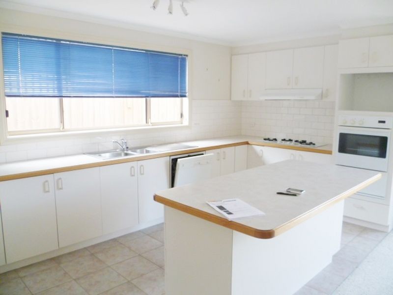 2/152 Dandelion Drive, Rowville VIC 3178
