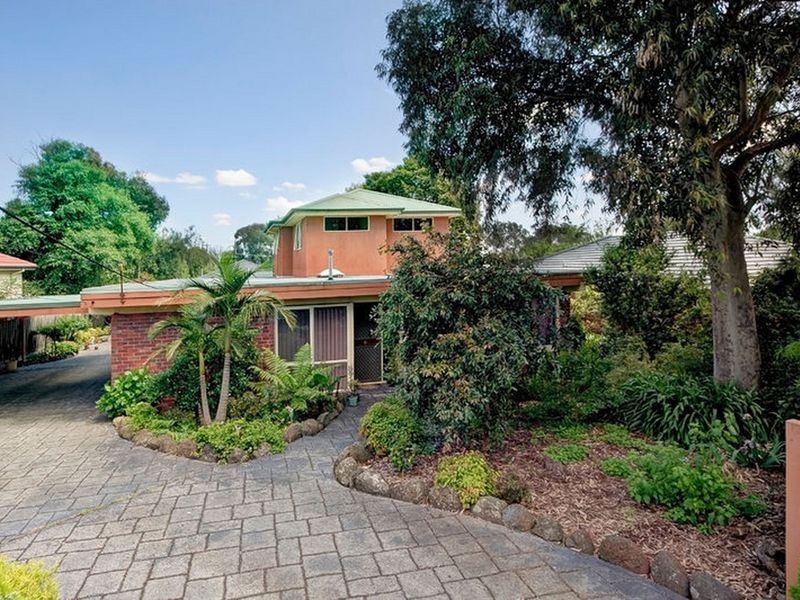 24 Deschamp Crescent, Rowville VIC 3178