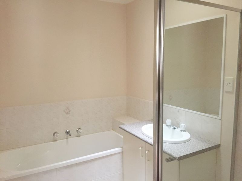 1/137 Waradgery Drive, Rowville VIC 3178
