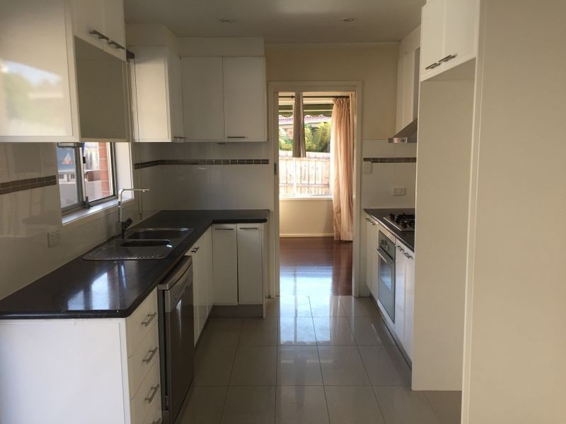 8 Eurella Crescent, Rowville VIC 3178