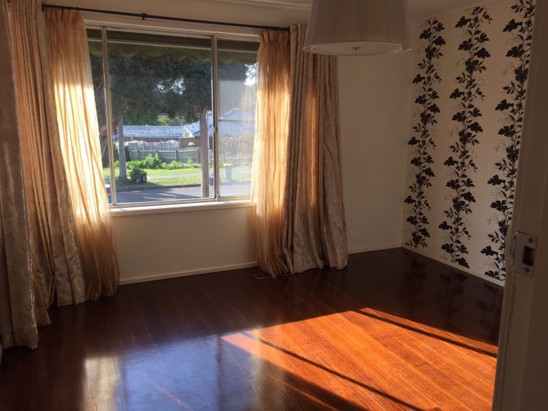 8 Eurella Crescent, Rowville VIC 3178