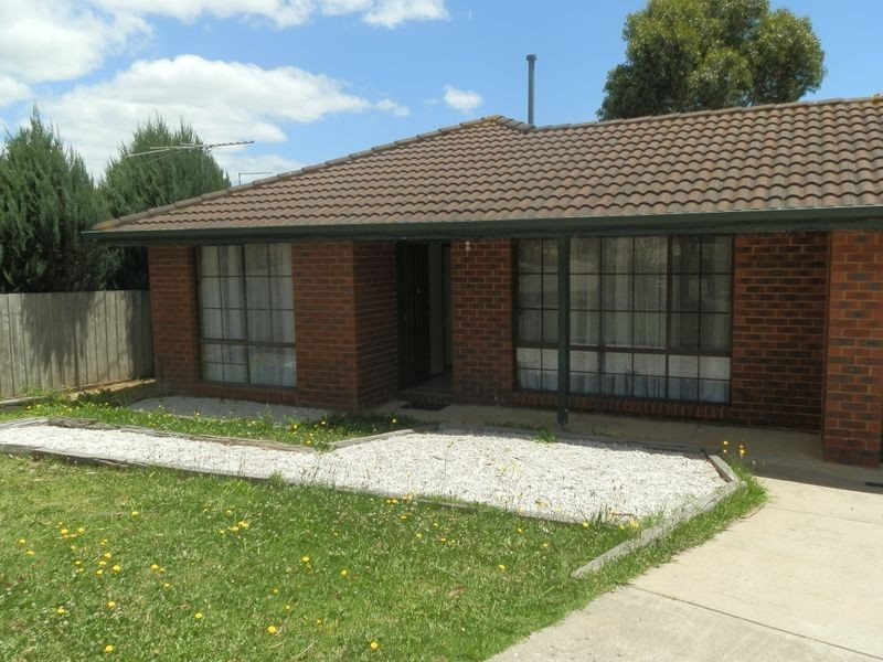 4 Raneen Place, Berwick VIC 3806