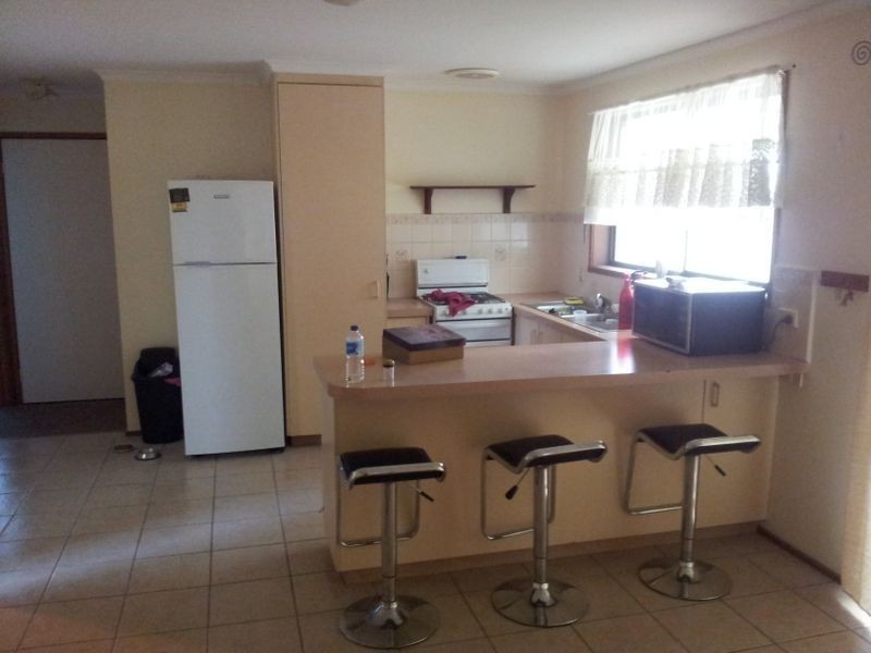 4 Raneen Place, Berwick VIC 3806