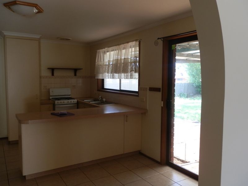 4 Raneen Place, Berwick VIC 3806