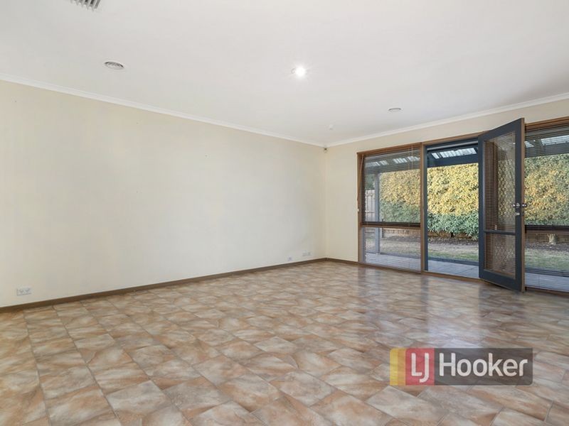 30 Pitfield Crescent, Rowville VIC 3178