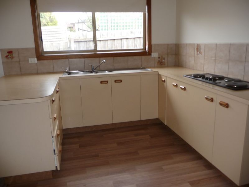 2/194 Gladstone Road, Dandenong North VIC 3175