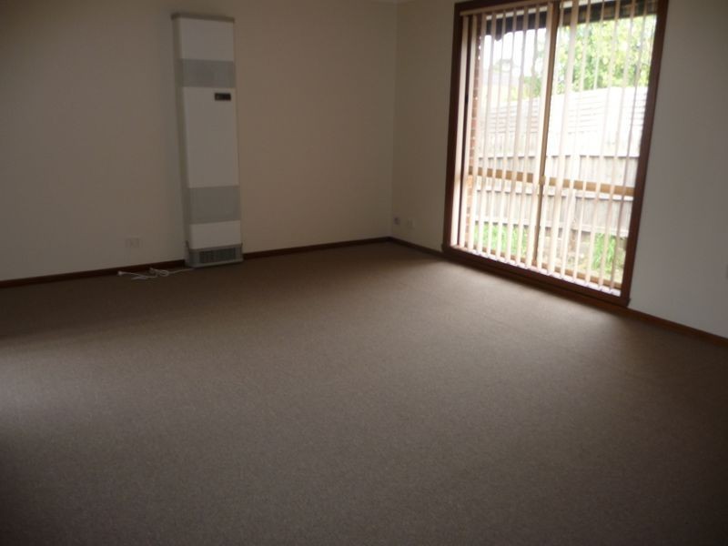 2/194 Gladstone Road, Dandenong North VIC 3175