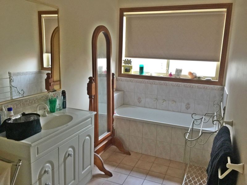 36 Waradgery Drive, Rowville VIC 3178