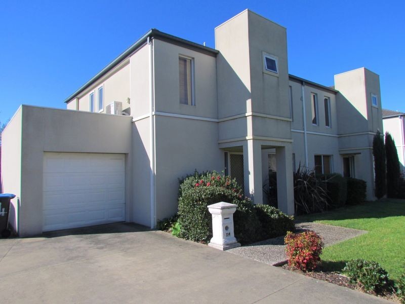 114 Sovereign Manors Crescent, Rowville VIC 3178