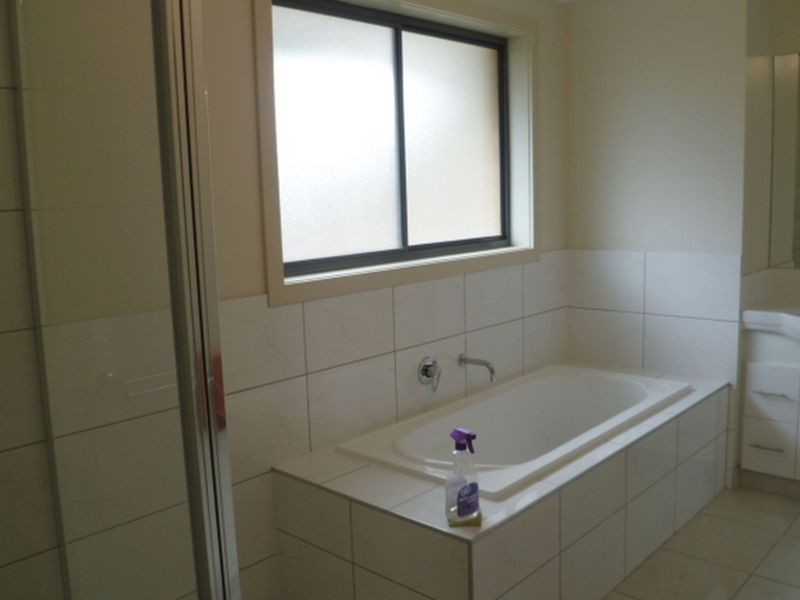 2/24 Illawara Crescent, Bayswater North VIC 3153