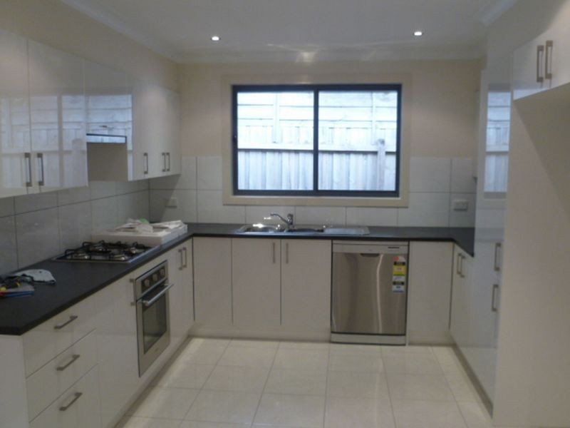 2/24 Illawara Crescent, Bayswater North VIC 3153