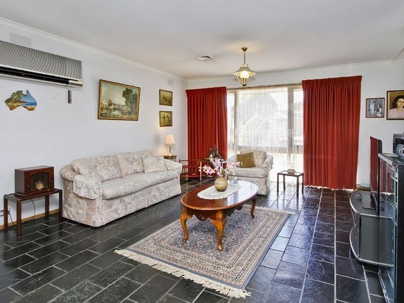 62 Mantung Crescent, Rowville VIC 3178