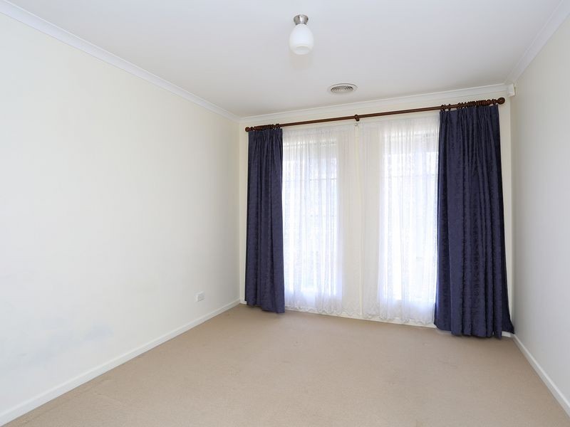 30 Sharpe Court, Berwick VIC 3806